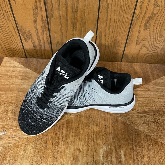 APL:Athletic Propulsion Labs Techloom Pro ,Colors Black & Gray- Women - Picture 8 of 12
